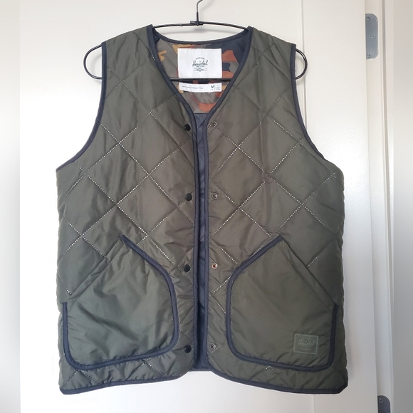 HERSCHEL Sonic Quilted Vest - Dark Olive (M) - Picture 7 of 9